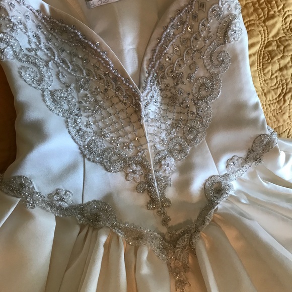 Wedding dress 👰❤ - Picture 5 of 8